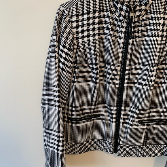 💜 2 for $30 / Black & White Plaid Jacket - Picture 4 of 5